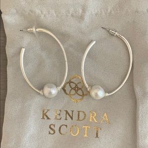 Kendra Scott Regina Hoop Earrings in Pearl